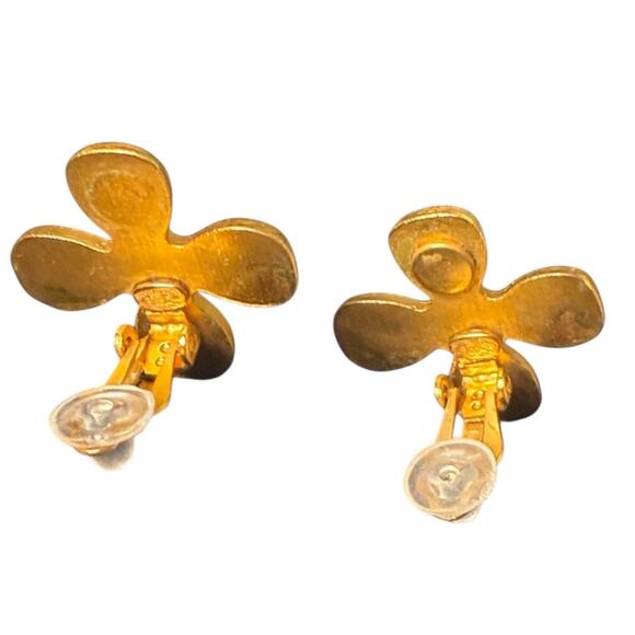Chanel Gold Plated Clover Clip on Earrings Crystal accents vintage - Picture 3 of 10